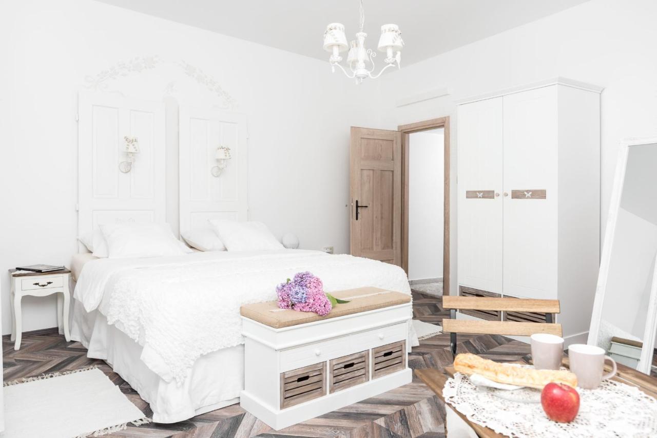Madarlatta Vendeghaz Hotell Fertőrákos Exteriör bild